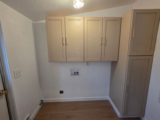 Building Photo - 32721 10th Ave