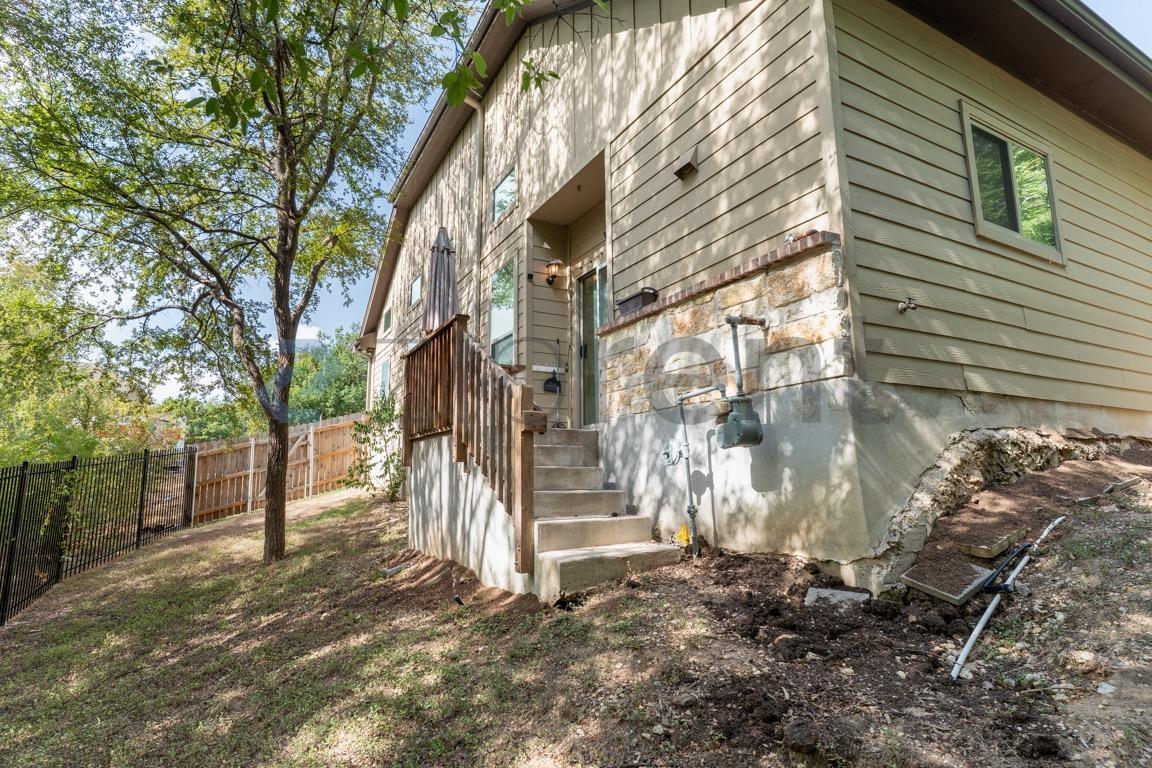 Building Photo - Unit 28
