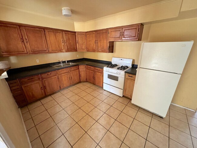 Building Photo - Northeast El Paso 4 Bed 2 Bath  Refrig A/C