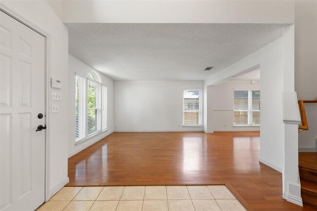 Building Photo - 3635 Flora Vista Loop