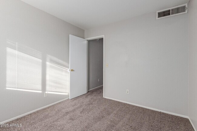 Building Photo - 12740 W Amy Dr