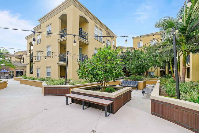 Building Photo - Pinnacle at Fullerton