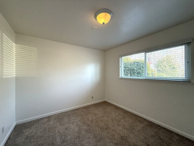 Building Photo - 9109 Midway