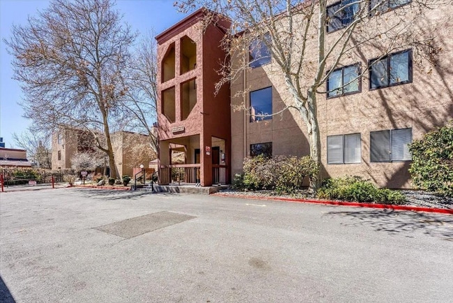 Building Photo - 1000 Beck St