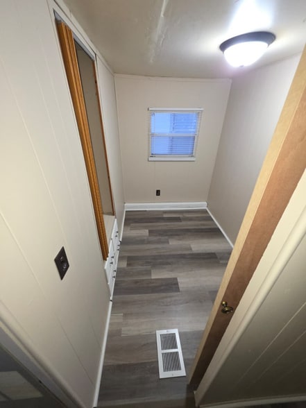 Building Photo - 4744 Ellsworth Ln