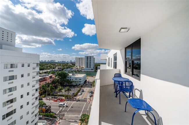 Building Photo - 4301 Collins Ave