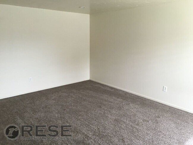 Building Photo - West Jordan Duplex w carport AVAILABLE NOW!!