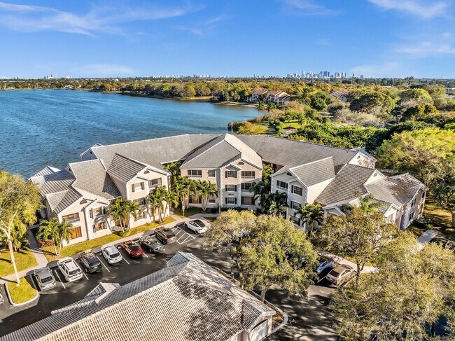 Building Photo - 2850 N Oakland Forest Dr