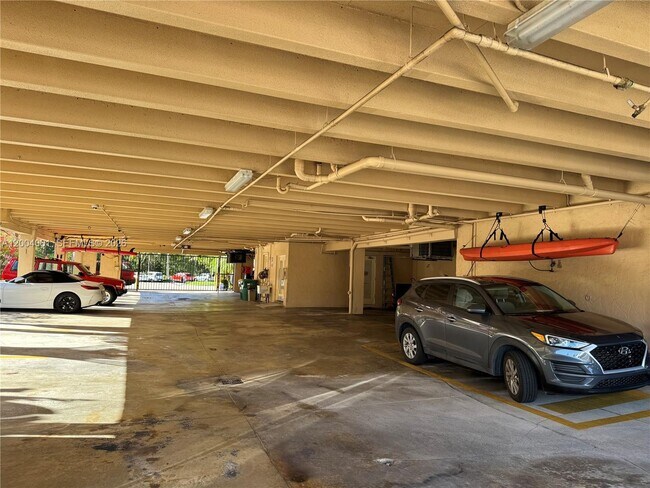 Building Photo - 2600 NE 135th St