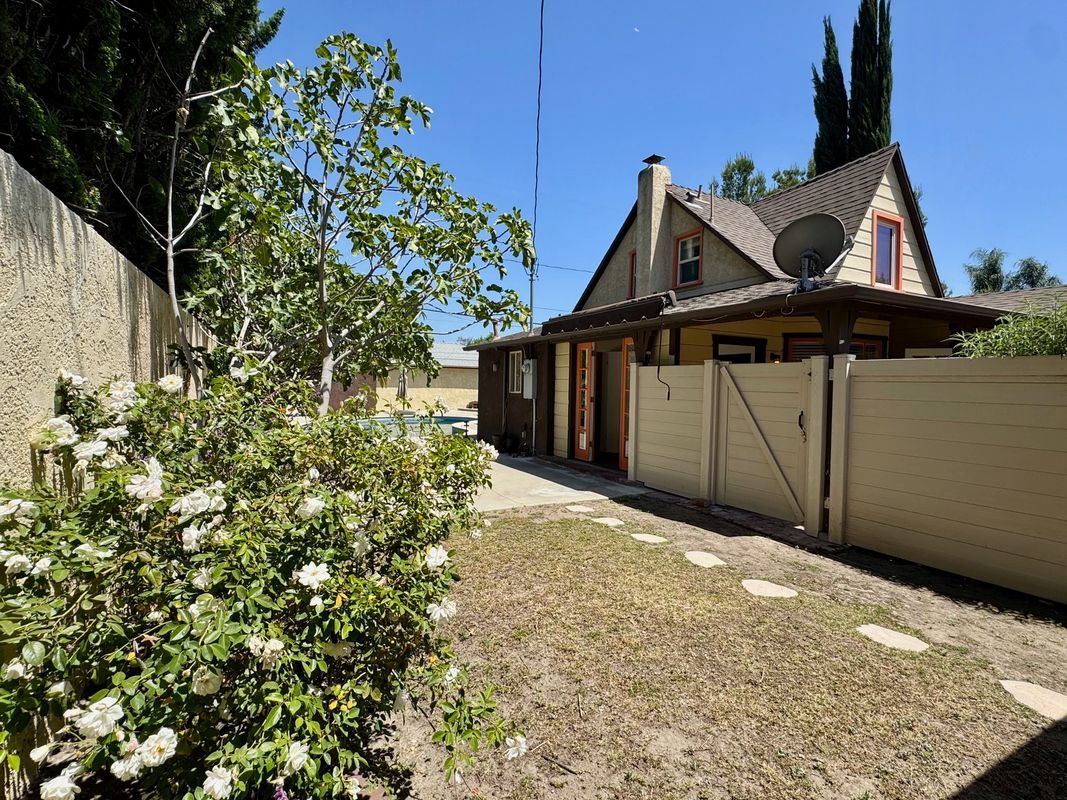 Building Photo - 316 S Sparks St