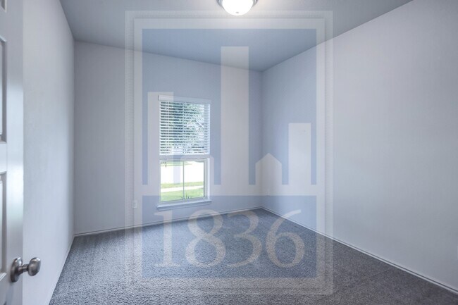 Building Photo - 308 Lacey Oak Lp
