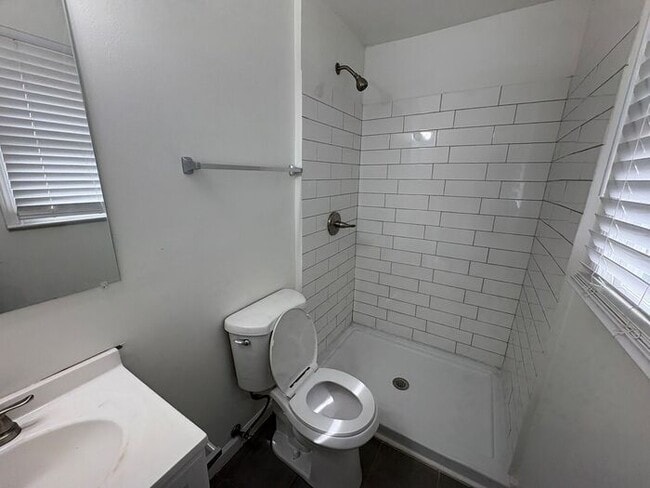 Building Photo - Beautiful 3-Bedroom Home with Spacious Liv...