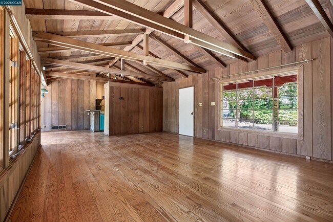 Building Photo - 755 Glenside Dr