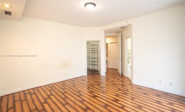 Building Photo - 2685 NE 9th Ave
