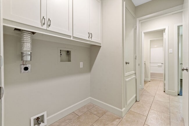 Building Photo - 69 Fallshire Dr