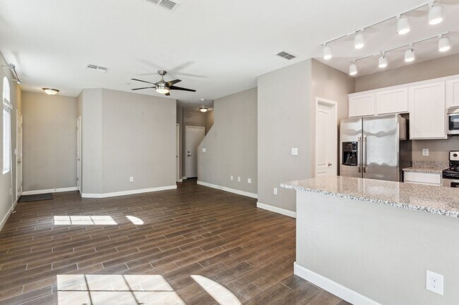 Building Photo - Gorgeous Condo