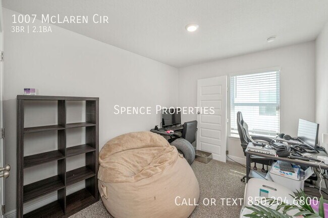 Building Photo - 1007 McLaren Cir