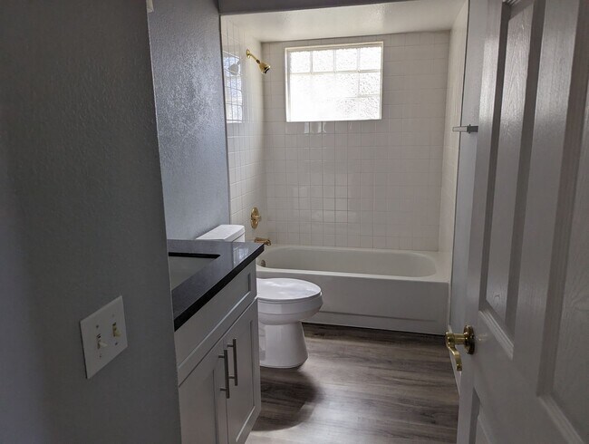 Building Photo - A Fabulous 2-Bedroom, 2-Bathroom Upstairs Unit in NW Las Vegas