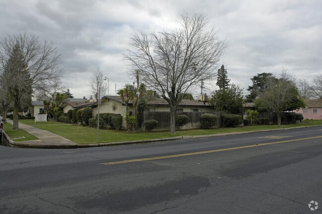 Primary Photo - Garden Court Apartments