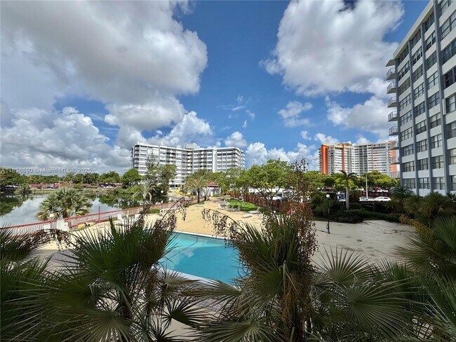 Building Photo - 1300 NE Miami Gardens Dr