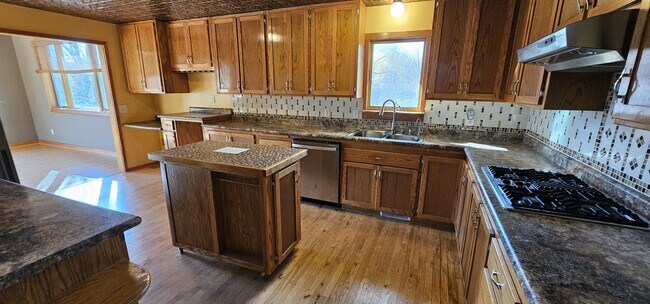 Building Photo - 2020 Crosstown Blvd NE