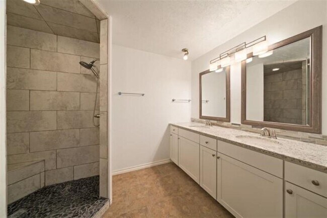 Building Photo - 3010 NE Lancaster Ln