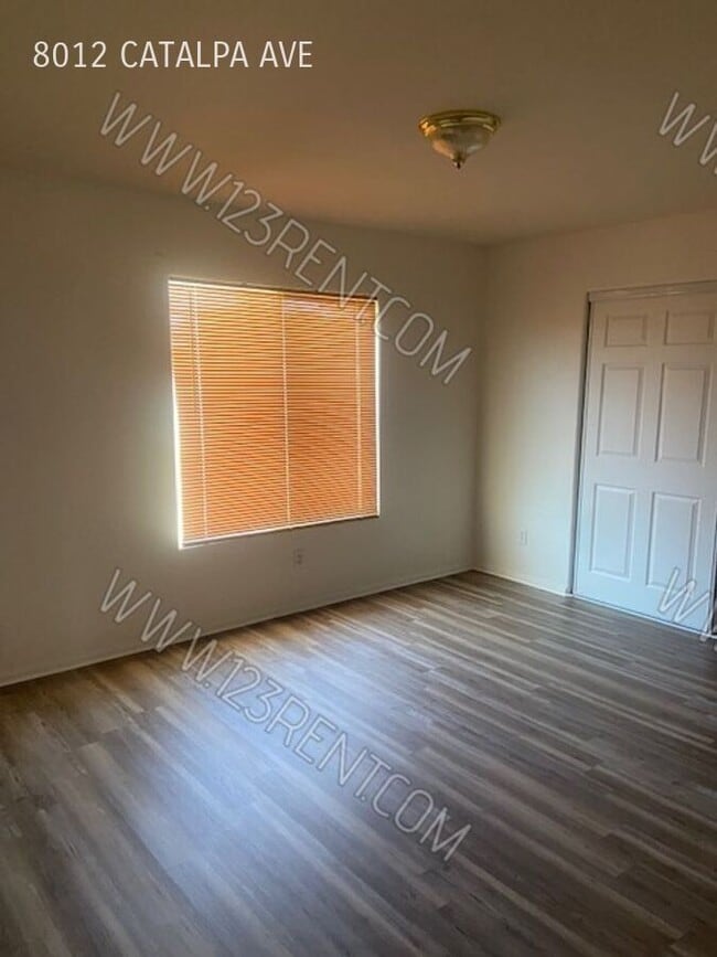 Building Photo - 8012 Catalpa Ave