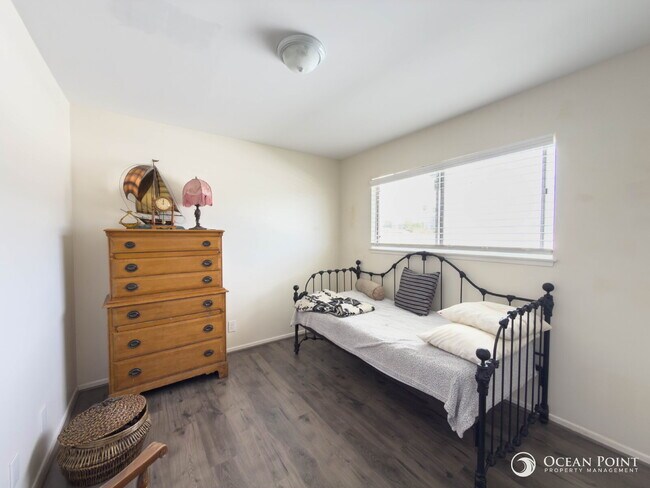 Building Photo - Charming 2BR Townhome in Hueneme Bay 55+ Golf Community