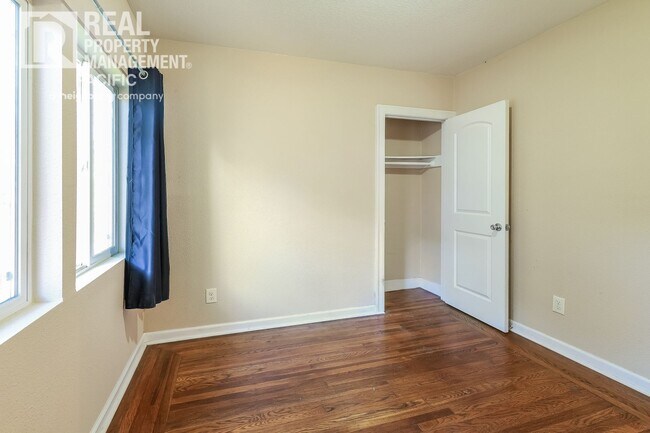 Building Photo - Charming 3-Bedroom Home in Glenview