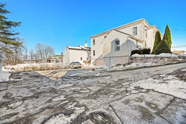 Building Photo - 92 Sayles St