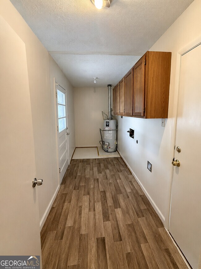 Building Photo - 3543 Meadowview Ct