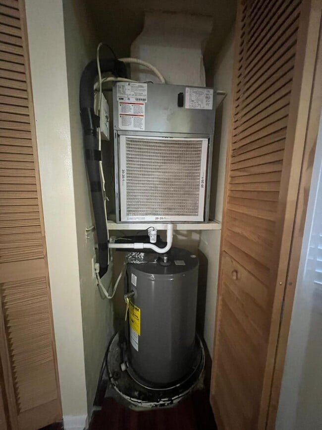 Building Photo - Fully Furnished 1-Bedroom Retreat in Windm...