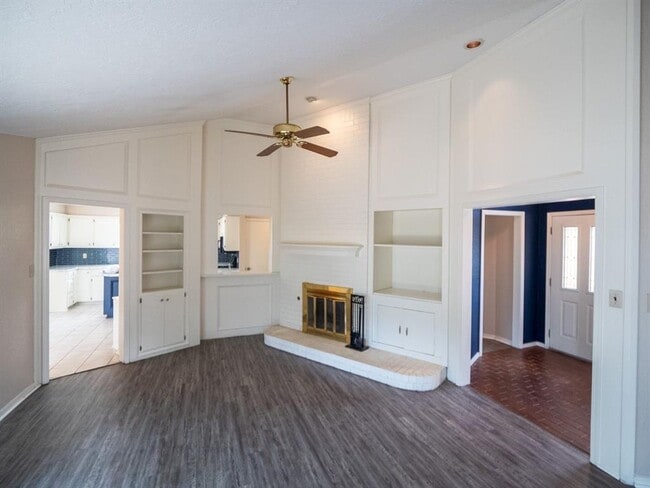 Building Photo - 3201 Creekwood Ct