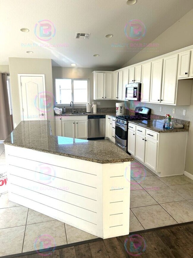 Building Photo - Dayton NV 3 Bedroom, 2 Bath Home with Sweeping Mountain Views