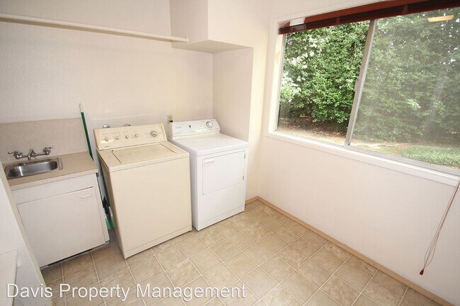 Building Photo - 5 br, 2 bath House - 10425 NE 124th ST