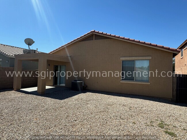 Building Photo - Beautiful split floorplan in a great neigh...