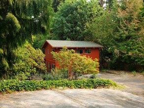 Building Photo - 5916 NW Bernie Dr