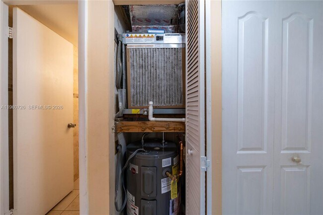 Building Photo - 3100 Riverside Dr