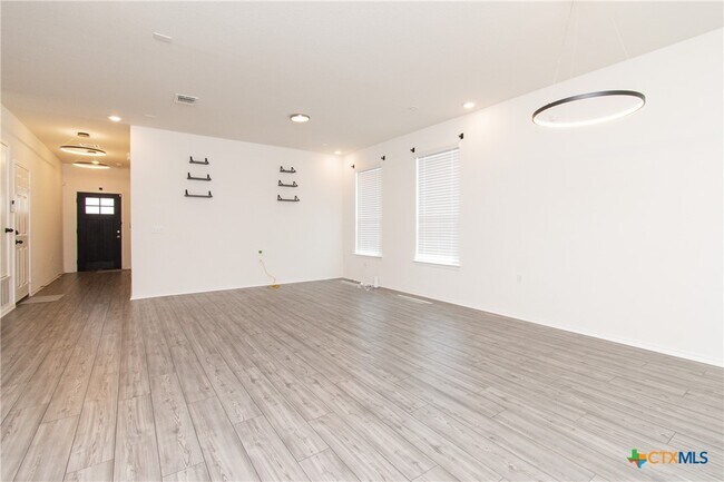 Building Photo - 12500 Karasu Dr