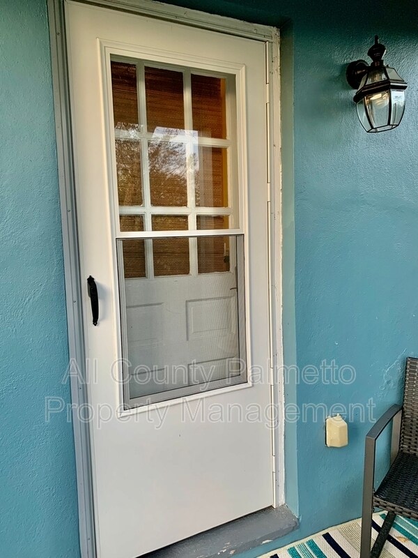 Building Photo - 213 Gordon St