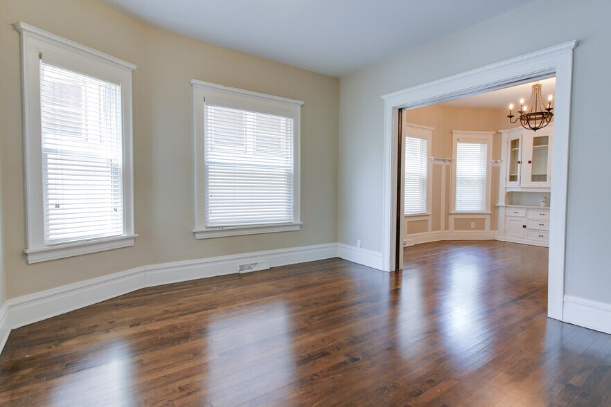 Building Photo - 1937 N Bartlett Ave