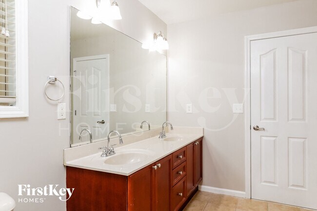 Building Photo - 259 Spinner Dr