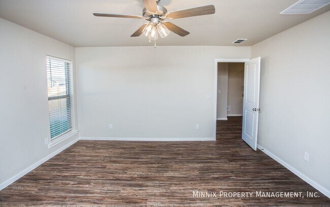 Building Photo - 2113 N. Ave. L-