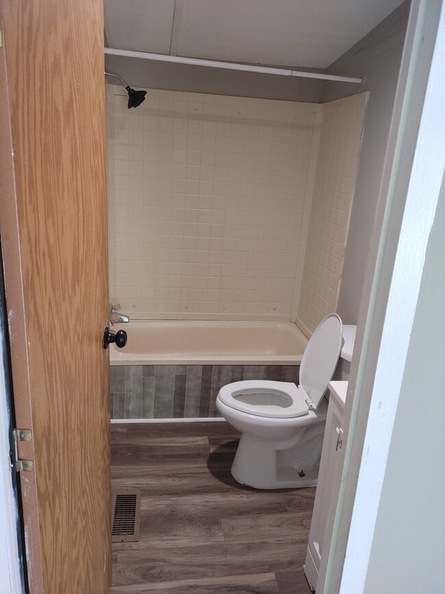 Building Photo - 30 Cambridge Dr