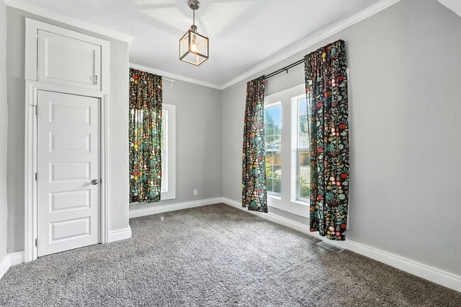 Building Photo - Beautifully Renovated Home with Modern Com...