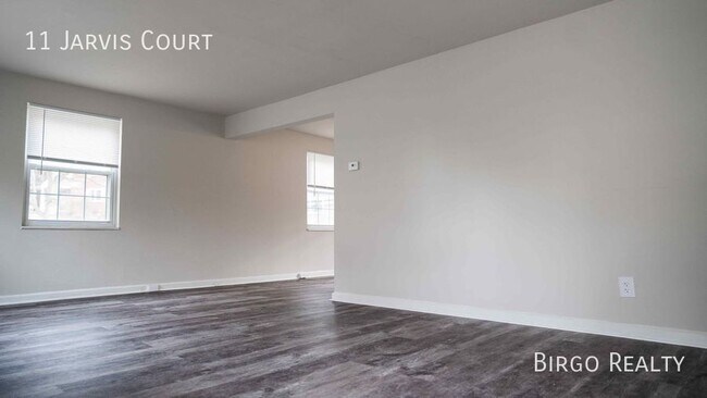 Building Photo - Move in special! First month free rent!