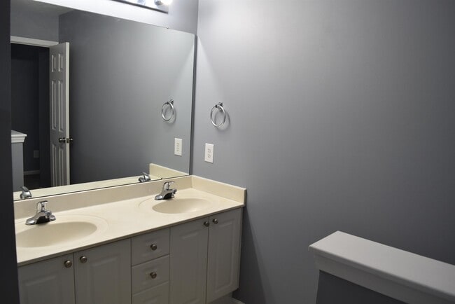 Building Photo - 3911 Hathaway Hills Dr