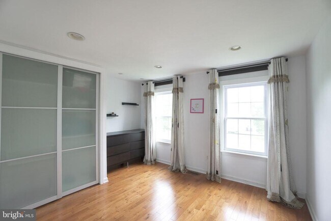 Building Photo - 113 N Stone Ridge Dr