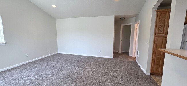 Building Photo - 2BD/2BA, Landscaping Included, In-Unit W/D