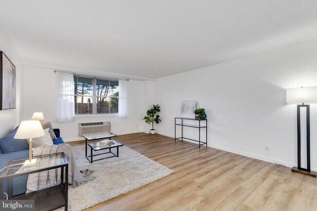 Building Photo - 2030 N Adams St